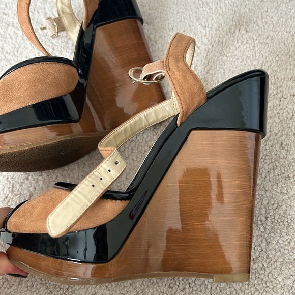 Heels - Picture 4 of 4